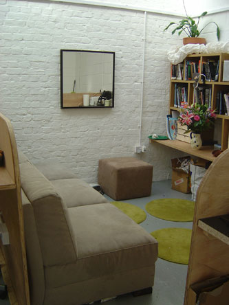 Flux studios offers classes and courses in jewellery making at all levels. 