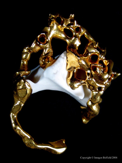 Imogen Belfield, gold-plated silver with porcelain, ring